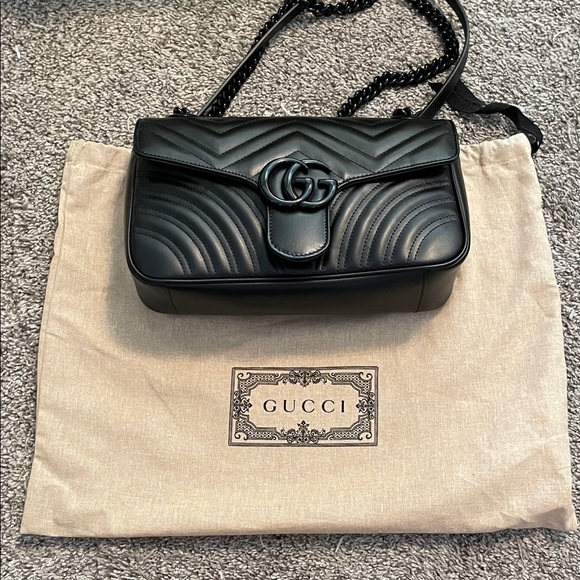 GG Marmont medium shoulder bag - Picture 6 of 16